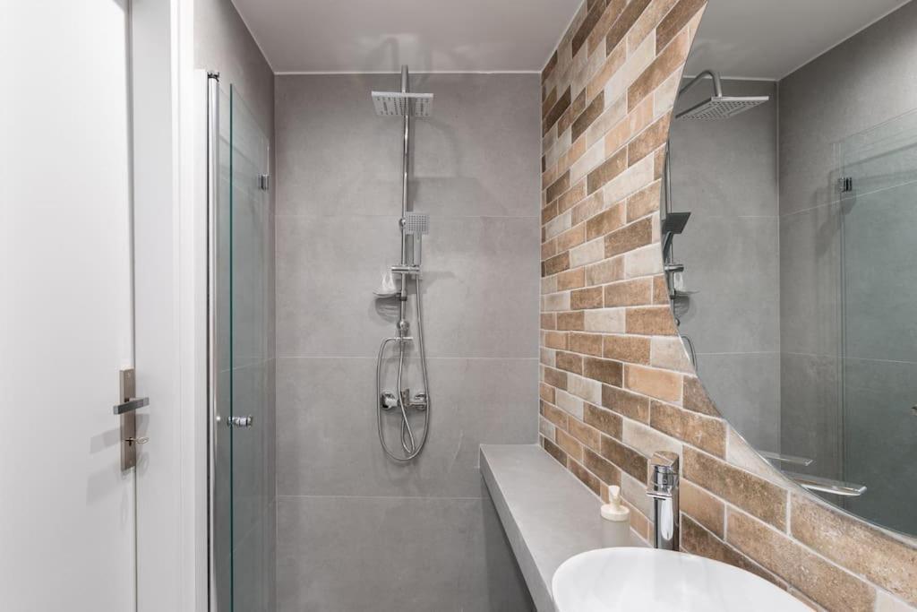 Stylish Downtown Apartment
